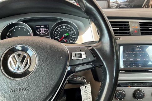 Used 2017 Volkswagen Golf S image 23