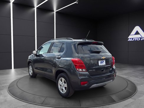 Used 2018 Chevrolet Trax LT w/ LT Convenience Package image 4