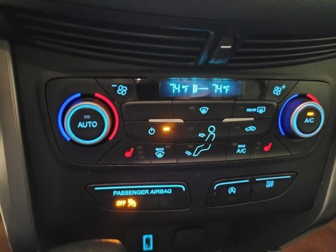 Used 2019 Ford Escape SE image 33