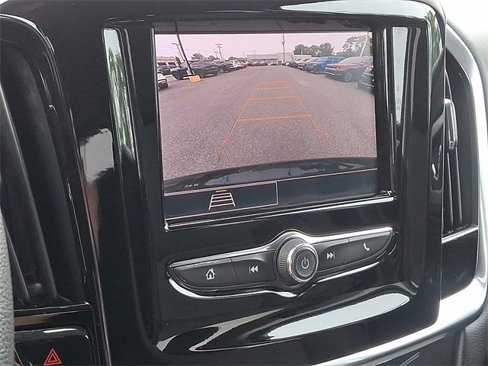 Used 2021 Chevrolet Traverse LS image 18