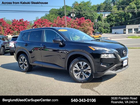 Used 2023 Nissan Rogue SV image 2
