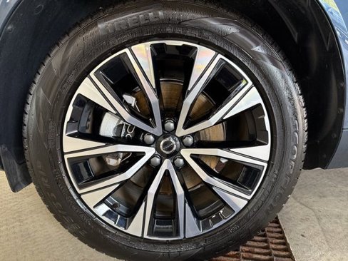 Certified 2025 Volvo XC60 B5 Plus image 10