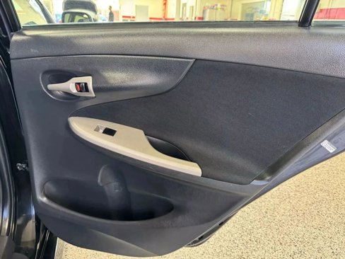 Used 2010 Toyota Corolla S image 38