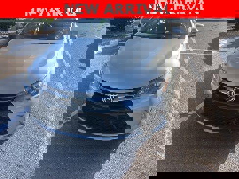 Used 2017 Toyota Camry SE image 4