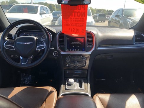 Used 2018 Chrysler 300 Limited image 16