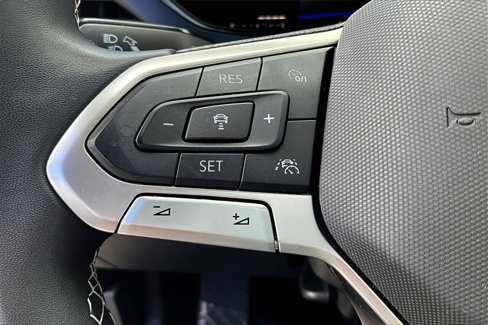 Certified 2023 Volkswagen Taos SE w/ Panoramic Sunroof Package image 23