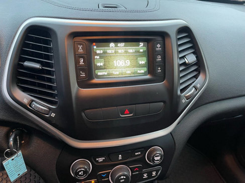 Used 2014 Jeep Cherokee Latitude w/ Cold Weather Group image 21