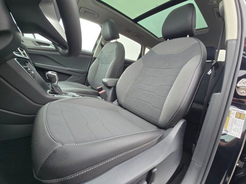 New 2025 Volkswagen Taos SE image 23
