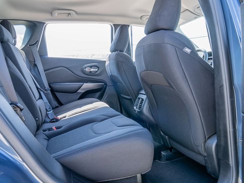 Used 2019 Jeep Cherokee Latitude w/ Popular Appearance Group image 23