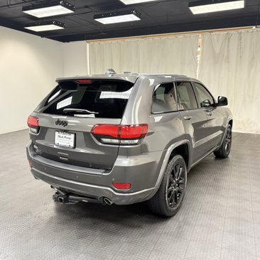 Used 2019 Jeep Grand Cherokee Altitude image 5
