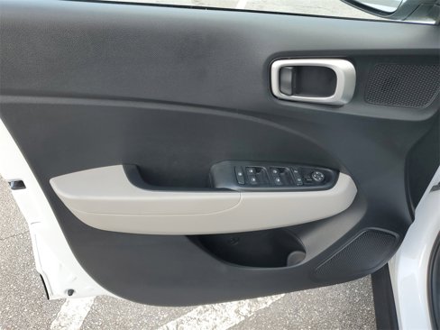 Certified 2023 Hyundai Venue SEL image 12