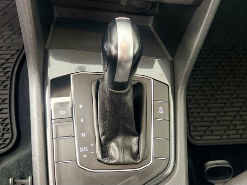 Used 2021 Volkswagen Tiguan S image 24