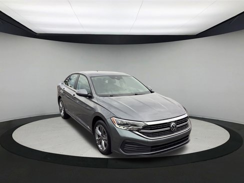 Used 2024 Volkswagen Jetta SE image 2