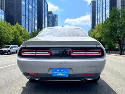 Used 2019 Dodge Challenger SXT image 4