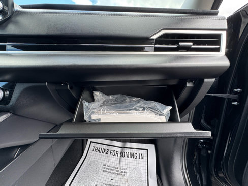 Used 2024 Mitsubishi Outlander AWD image 29