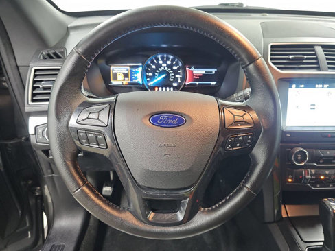 Used 2017 Ford Explorer XLT w/ XLT Technology Feature Bundle image 13