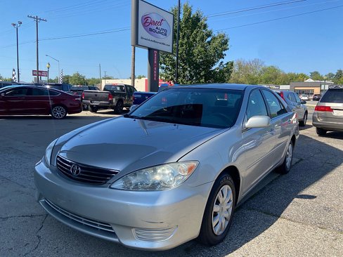 Used 2005 Toyota Camry LE image 2