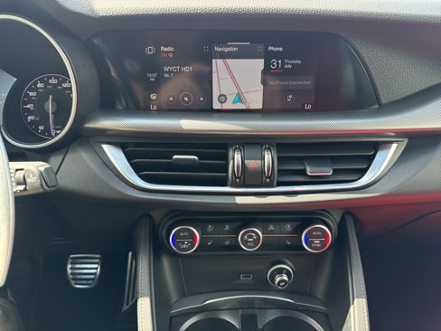 Used 2023 Alfa Romeo Stelvio Veloce image 14
