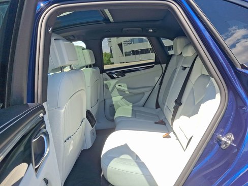 Certified 2024 Porsche Macan Turbo image 12