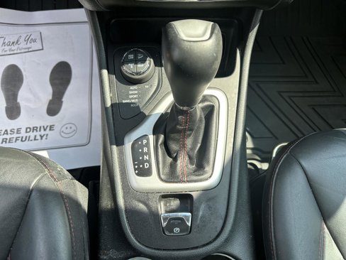 Used 2015 Jeep Cherokee Trailhawk w/ Comfort/Convenience Group image 34
