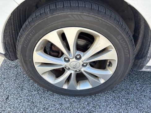 Used 2016 Kia Soul + image 10