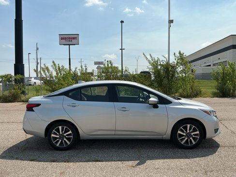 Used 2023 Nissan Versa SV image 4