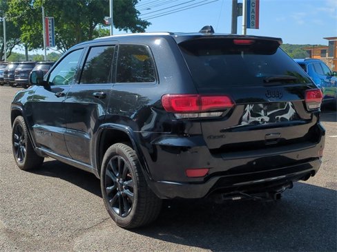 Used 2020 Jeep Grand Cherokee Altitude image 3