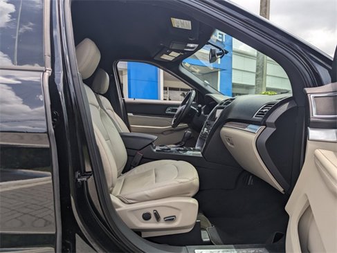 Used 2018 Ford Explorer Limited image 16