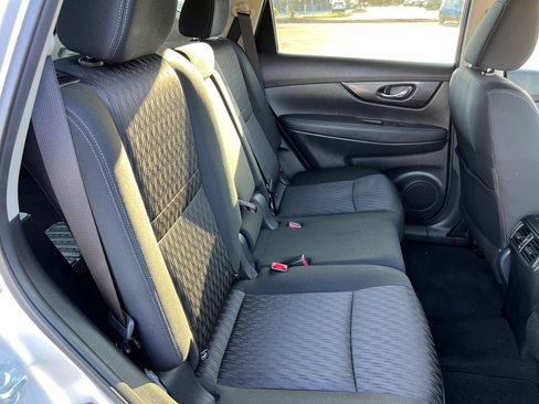 Used 2018 Nissan Rogue SV w/ Premium Package image 33