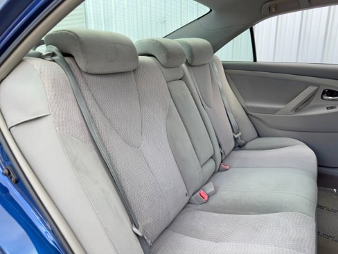 Used 2010 Toyota Camry image 30