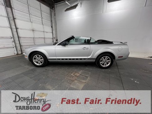 Used 2005 Ford Mustang Convertible image 5