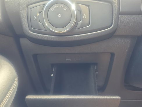 Used 2017 Ford Edge SEL image 28