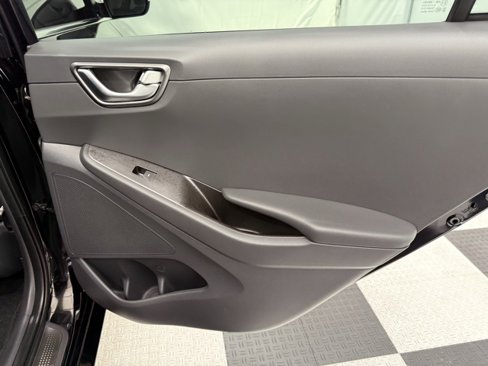 Used 2020 Hyundai Ioniq Limited image 21