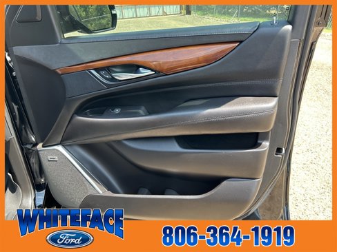 Used 2018 Cadillac Escalade Luxury image 45