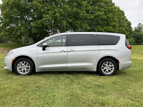 Used 2023 Chrysler Voyager LX image 6
