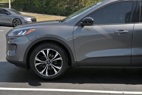 Used 2021 Ford Escape SE w/ SE Sport Appearance Package image 4