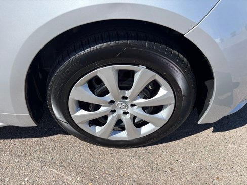 Used 2022 Toyota Corolla LE image 6