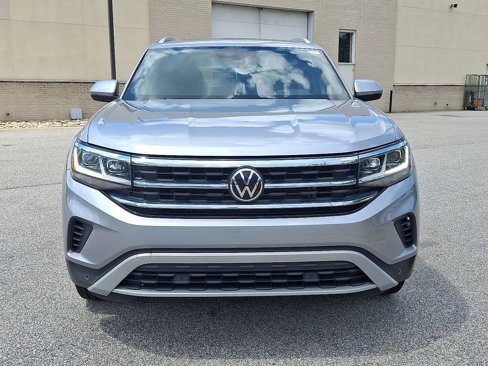 Used 2020 Volkswagen Atlas Cross Sport SE w/ Panoramic Sunroof Package image 2
