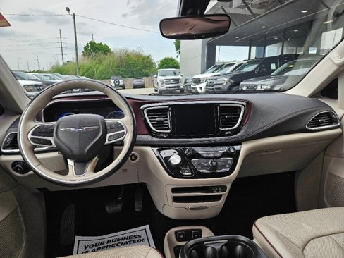 Used 2020 Chrysler Pacifica Limited image 18