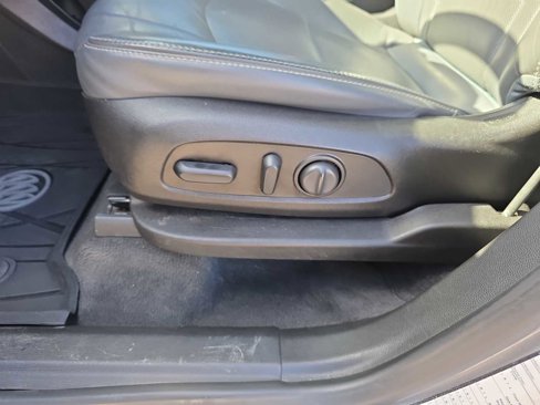 Used 2019 Buick Enclave Essence image 19