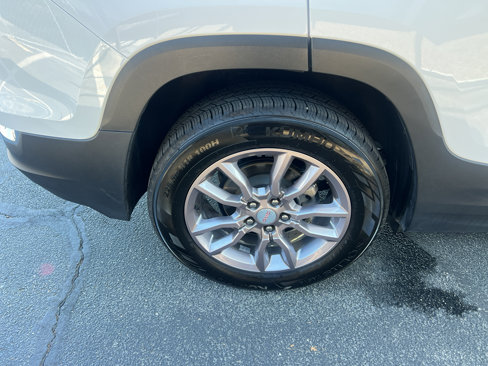 Used 2023 GMC Terrain SLT image 9