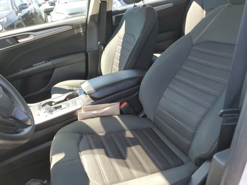 Used 2020 Ford Fusion SE image 13