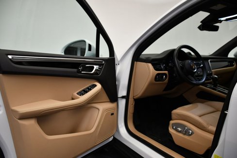 Used 2025 Porsche Macan image 39