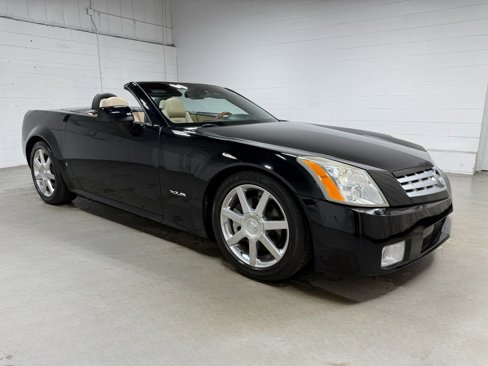 Used 2007 Cadillac XLR image 2