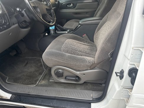 Used 2004 GMC Envoy SLE image 10