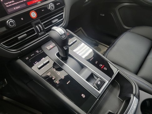 New 2026 Porsche Macan image 24