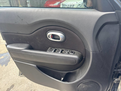 Used 2017 Kia Soul + image 11