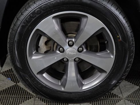 Used 2019 Jeep Cherokee Limited w/ Technology Group image 10