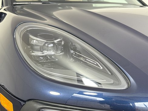 Certified 2022 Porsche Macan image 28
