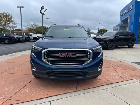 Used 2021 GMC Terrain SLE w/ Driver Convenience Package image 2